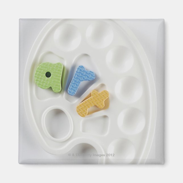 Hög vinkel alfabet på en palett magnet (Framsidan)