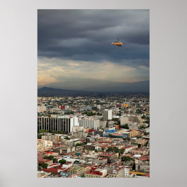 Hög Vinkel syn på Cityscape mot Cloudy Himlar Poster (Framsidan)