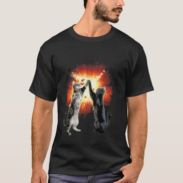 Högfemmande Katter Explosion Meme Grafisk T-Shirt (Framsida)