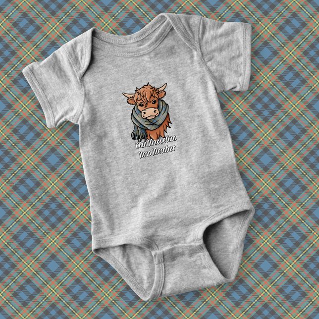 Höglands ko med MacLellan Ancient Tartan-scarf T Shirt (Skapare uppladdad)