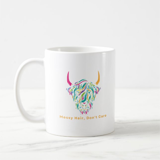 Höglands Ko Rufsigt Hår Bryr Sig Inte Om Färgglad Kaffemugg (Vänster)
