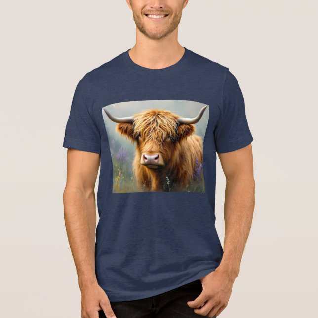 Höglandskö i Blommigt Meadow Close up T Shirt (Framsida)