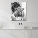 Höglandskon Bathtub Black White Bathroom Canvastryck<br><div class="desc">Den här designen kan vara personlig om du väljer Redigera design. Du kan också överföra till andra objekt. Kontakta mig på colorflowcreations@gmail.com eller använda alternativet chatta överst på sidan om du vill ha den här designen på en annan produkt eller behöver hjälp. Se mer av mina design eller följ mig...</div>