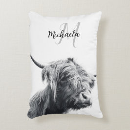 Höglandstko porträtt inledande monogram svart vitt prydnadskudde