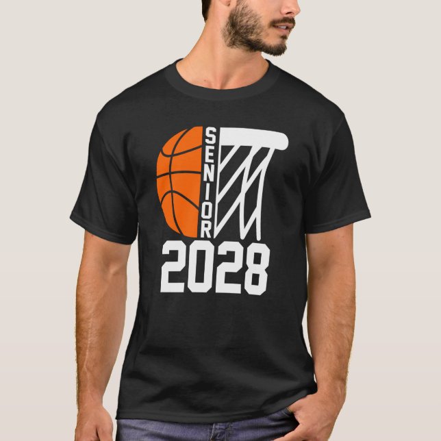 Högre 2028 Klass 2028 Studenten Basketball Pl T Shirt (Framsida)