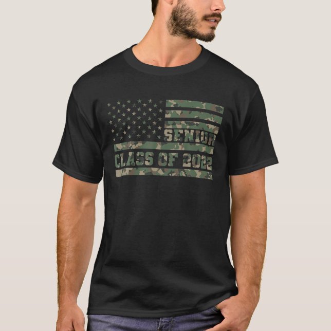 Högre klass 2023 i 23 Studenten amerikanska Flagga T Shirt (Framsida)