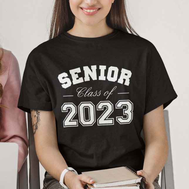 Högre klass 2023 t shirt (Skapare uppladdad)