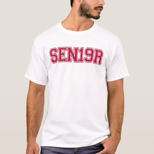 Högre klass i 2019 Red Typography SEN19R T Shirt (Framsida)