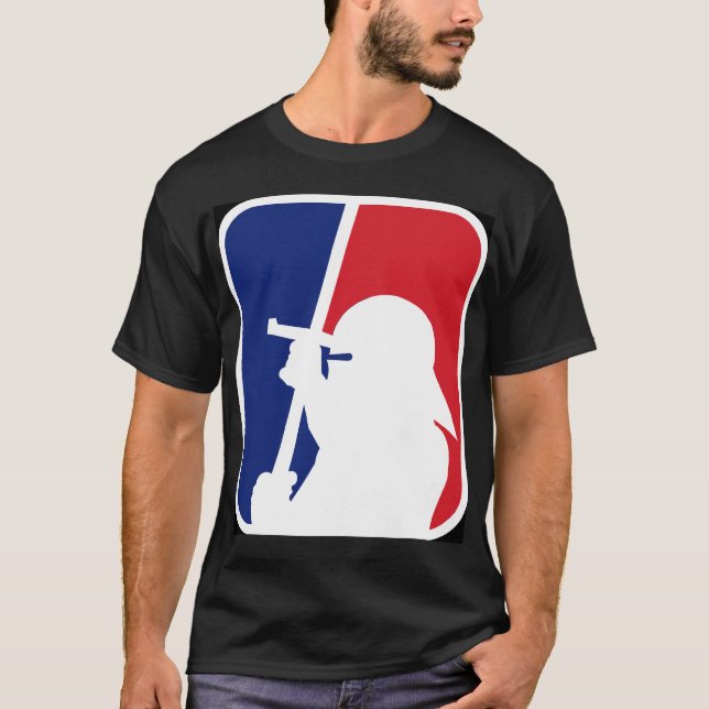 Högre serie SCA (den mörka skjortan) T-shirt (Framsida)