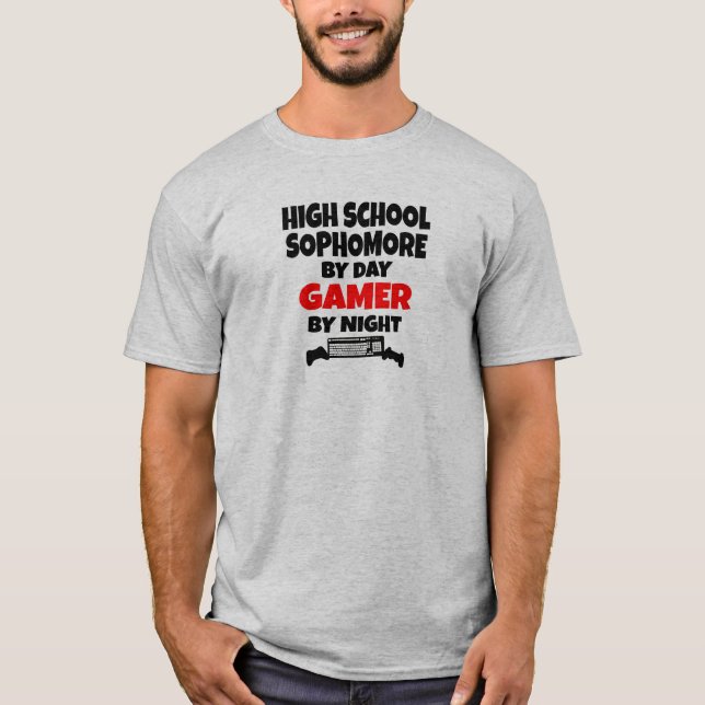 Högskolesophomore per dag Gamer per natt T Shirt (Framsida)