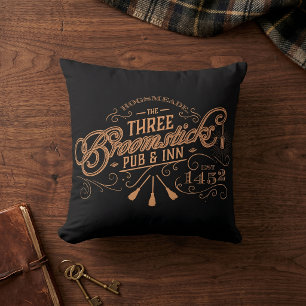HOGSMEADE™ THE THREE BROOMSTICKS™ Pub & Värdshus Kudde