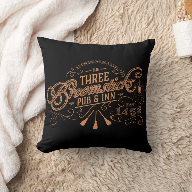 HOGSMEADE™ TRE BROOMSTICKS™-Pubb & ingång Kudde (Filt)