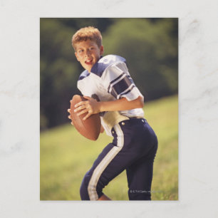 Högstadiumquarterback med fotboll vykort