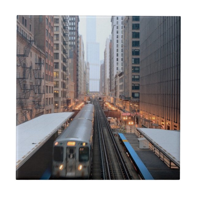 Högstämd stång i i stadens centrum Chicago över Kakelplatta (Framsidan)
