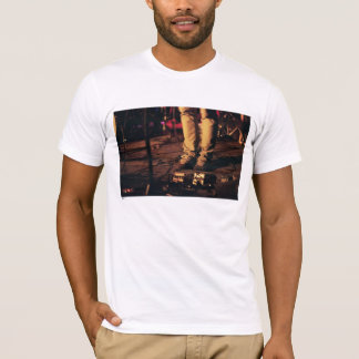 HÖGT tyst HÖGT T Shirt