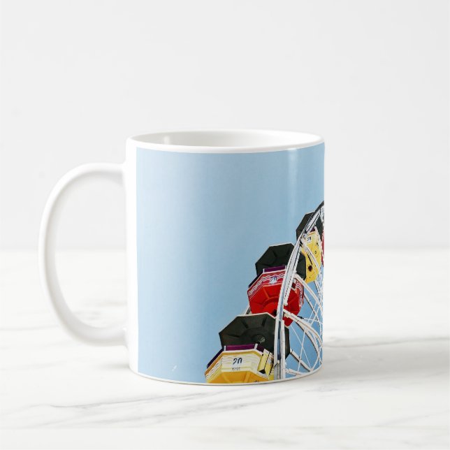 Högt vinkelt foto på vitt Ferris-hjul i morgon Kaffemugg (Vänster)