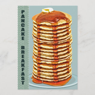 Högväxt bunt av pannkakor med inbjudningar