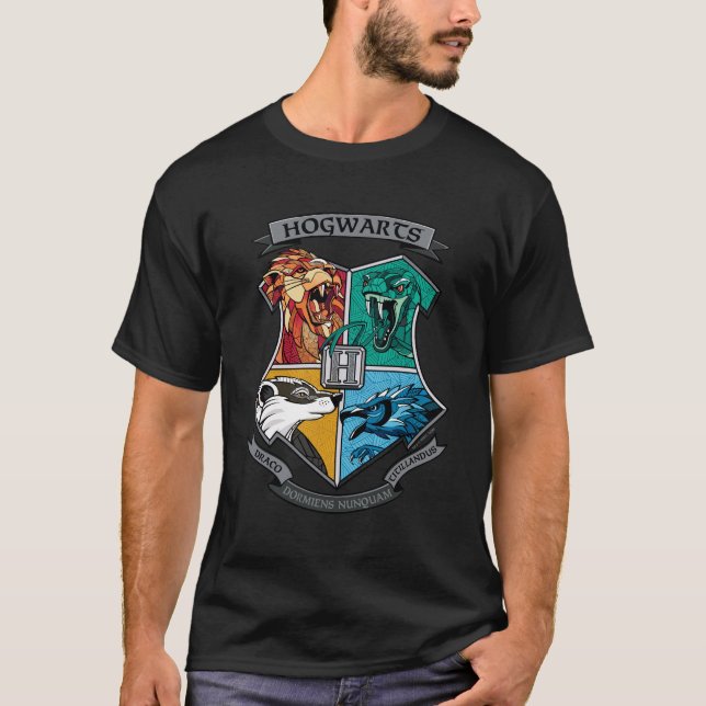 HOGWARTS™ Crosshatched Emblem T Shirt (Framsida)