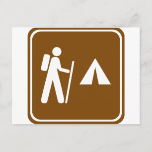 Höj spår med Camping Highway-tecken Vykort