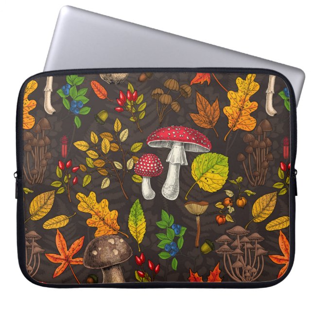 Höjd, löv, nöt och bär på mörk laptop fodral (Framsidan)