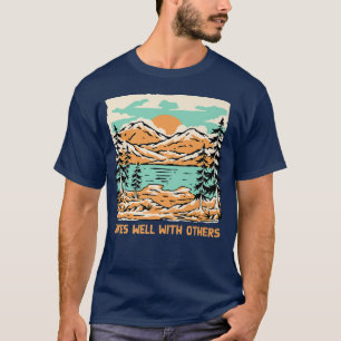 Höjer med andra som hyr vänner och hyr ut Buddy T Shirt