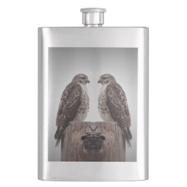 Hökar på en posta fickplunta