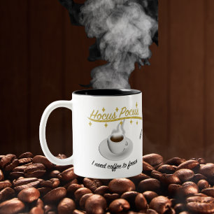 Hokus Pokus jag behöver kaffe för att fokusera Två-Tonad Mugg