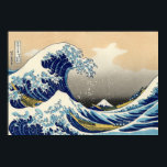 Hokusai Den Underbara vågen Poster<br><div class="desc">Hokusai Den Underbara vågen poster. Japanskt träblock, från 1830-1833. Hokusais Underbara våg av Kanagawa är ett av de mest berömd japanska konstverken i världen, det första inlägget i hans 36 vyer av Mount Fuji. Berget i sig kan ses i bakgrunden medan vågen hotar träfiskebåtar. En underbar gåva till fläkt av...</div>
