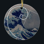 Hokusai möter Fibonacci, guld- förhållande Julgransprydnad Keramik<br><div class="desc">" Vinkar underbaren" vid Hokusai,  det perfekta exemplet av Fibonacci spiral,  guld- förhållandet som det är "en Fibonacci,  kodifierar" för konst,  vetenskap och math. Fascinerande konstnärer och forskare sedan århundraden tillbaka.</div>