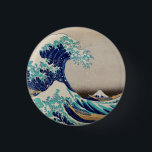 Hokusai Underbar Wave av Kanagawa. Vintage japan a Knapp<br><div class="desc">Katsushika Hokusai "Den Underbara vågen av Kanagawa"-knappen. Vintage japan-illustration.</div>