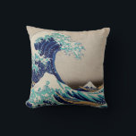 Hokusai Underbar Wave av Kanagawa. Vintage japan a Kudde<br><div class="desc">Katsushika Hokusai "Den Underbara vågen av Kanagawa" dekorativ kudde. Vintage japan-illustration.</div>