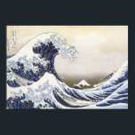 Hokusai Underbara våg Poster<br><div class="desc">Njut av den fantastiska återgivningen av berömdens ukiyo-e-träblocktryck "36 Views of Mount Fuji: The Underbar Wave Off the Kusten of Kanagawa" av den japanske konstnären Katsushika Hokusai. Fujis 36 vyer är en serie med 46 utskrifter som visar olika egenskaper hos Fuji, det högsta berget i Japan. I denna tryckning användes...</div>