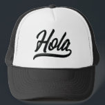 Hola Script (svart) Keps<br><div class="desc">Säg hej eller Hej på spanska med detta livliga manusmönster från ord Hola och koppla upp sig med spansktalande människor och alla andra som känner till innebörden av detta välkända spanska hälsning.</div>