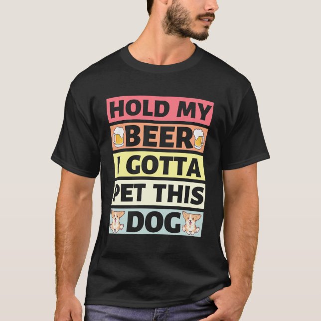 Hold My Beer I Gotta Pet This Dog -  T Shirt (Framsida)