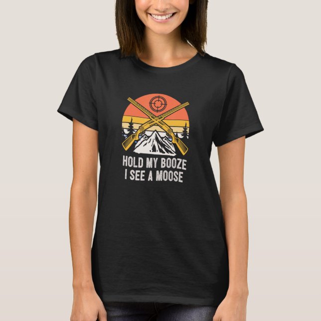 Hold My Booze I See A Moose Hunting Drinking Hunte T Shirt (Framsida)