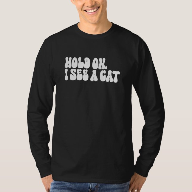 Hold On I See a Cat  Cat  Groovy Sarcastic Mom T Shirt (Framsida)