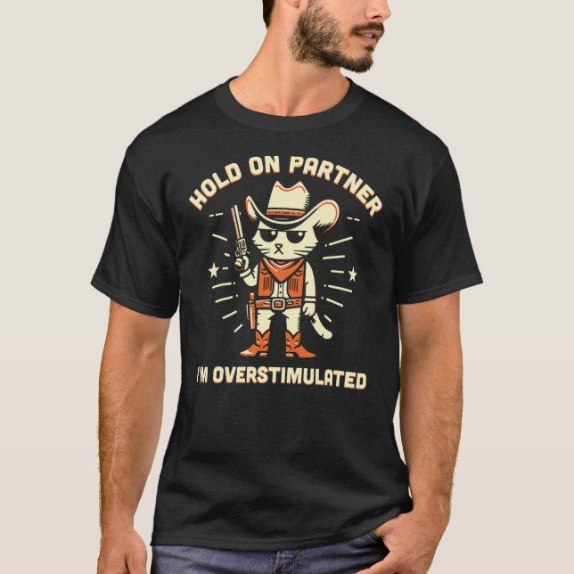 Hold On Partner I'm Overstimulated Retro Western C T Shirt (Framsida)