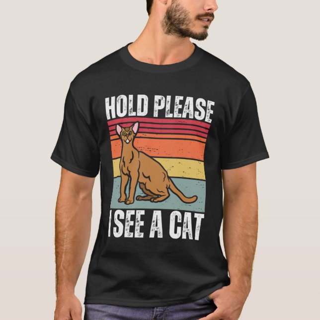 Hold Please I See A Abyssinian Cat  Cat  Sayings T Shirt (Framsida)