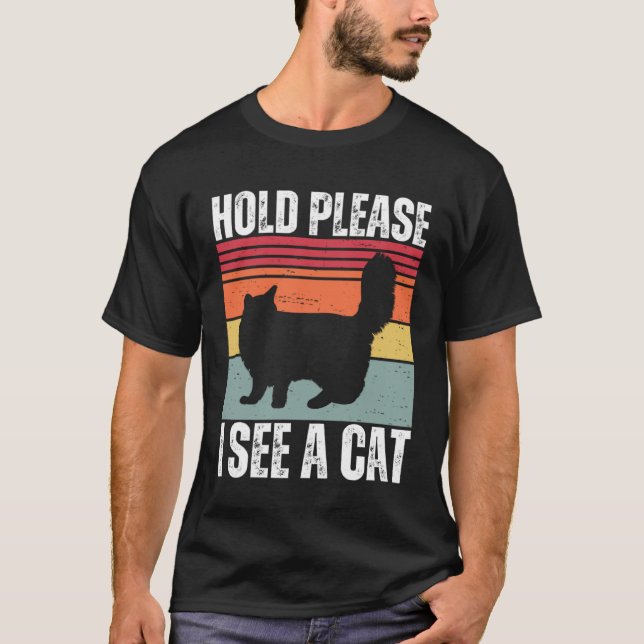 Hold Please I See A Maine Coon Cat  Cat  Sayings T Shirt (Framsida)