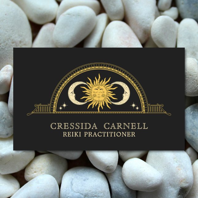 Holistiskt kelestial Sol & Måne-psykotisk kosmi Visitkort (Celestial sun and moon Reiki Practitioner business card. Shown with a white pebble background.)