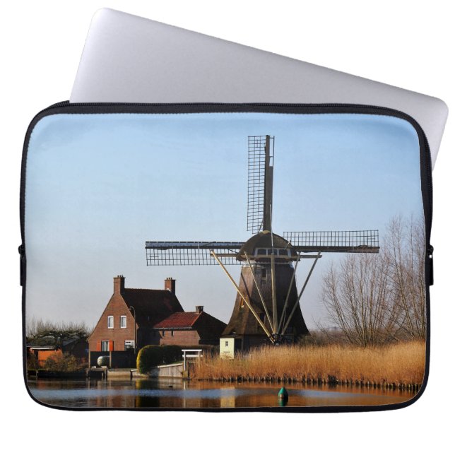 Hollandse Molen aan de waterkant. Laptop Fodral (Framsidan)
