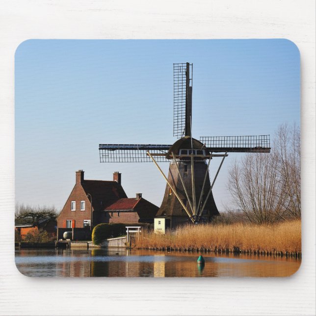 Hollandse Molen aan de waterkant. Musmatta (Framsidan)