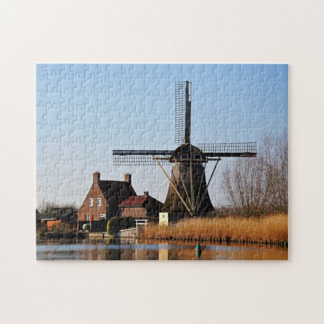 Hollandse Molen aan de waterkant. Pussel (Horisontell)
