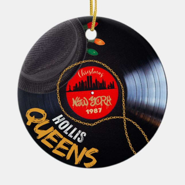 Hollis Queens Ceramic Ornament (Framsidan)