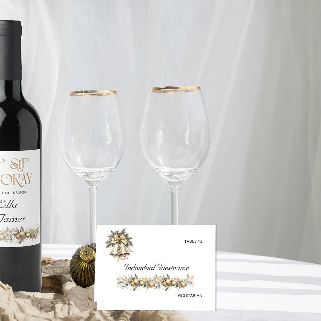 Holly Bell jul-Bröllop-gästkort för Namn Bordsnummer (Guest Name Place Card from the Holly Bells Wedding Collection by Darling and May)