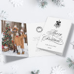 Holly Berry Bouquet Romantic-julfoto Helgkort<br><div class="desc">Den här julfotovecket har elegant och romantisk,  snabb kalligrafiklämtning med en vinter-berusbukett och ett foto inuti. Om du vill ha en mer avancerad anpassning av den här designen klickar du på BLUE DESIGN VERKTYG ovan!</div>