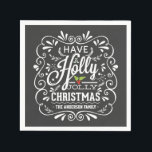 Holly Jolly jul Chalkboard Pappra Napkins Pappersservett<br><div class="desc">Festiv och populär Helgdag-formgivning för hälsningskort och inbjudningar till säsong-partier. Den vita svarta tavlan ser snabbt ut i ram med vit kritkonstypografi och trendig återblandning av handskrivet stilar, dekorerad med frostigt löv och hullbär. Lägg till namn eller anpassningsbar för att skapa ett unikt keepsakemento för personlig som ska anges på...</div>