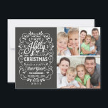 Holly Jolly jul Chalkboard Photo Collage Julkort<br><div class="desc">Fotografimall för julhälsningar på platta trendig på julklappar är färdigt och finare. Typografi av stil i schalkboard med återblandning av handskrivet stilar, dekorerad med snabbt ram, vinter-blad och hullbär. Lägg till foto för din favoritfamilj och anpassa helgdag. Modern väg att skicka semesterhälsningar i lycklig till alla dina vänner och nära...</div>