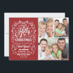 Holly Jolly jul Helgdag Photo Collage Card Julkort<br><div class="desc">Fotografimall för julhälsningar på platta trendig på julklappar är färdigt och finare. Typografi av stil i schalkboard med återblandning av handskrivet stilar, dekorerad med snabbt ram, vinter-blad och hullbär. Lägg till foto för din favoritfamilj och anpassa helgdag. Modern väg att skicka semesterhälsningar i lycklig till alla dina vänner och nära...</div>