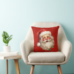 Holly Jolly Jultomten Retro jul Kudde<br><div class="desc">Luta med en glatt illustration av en vintage stil Jultomten med röda rosyskon och bära sin klassiska rödtomhatt och sin stora vita björn. En snårskog bidrar till den festliga helgdag i denna utformning.</div>